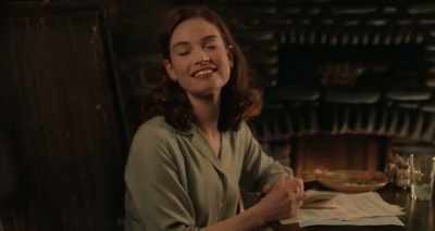 - It's... it's not London.
- I... I don't mind. I like it. - The Guernsey Literary and Potato Peel Pie Society