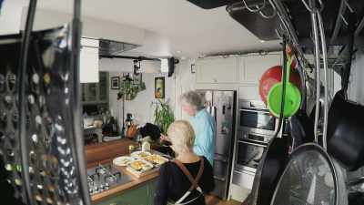 It's-it's reasonably firm,
but it's not dried out. - James May: Oh Cook!