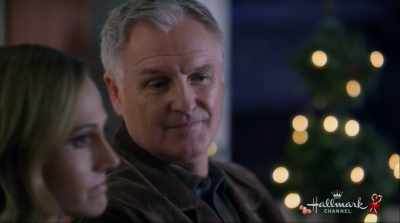 It's my job. - Reunited at Christmas