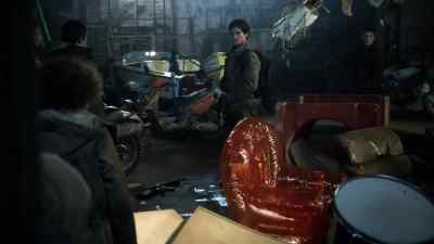 It's just you guys here?
No adults? - Falling Skies