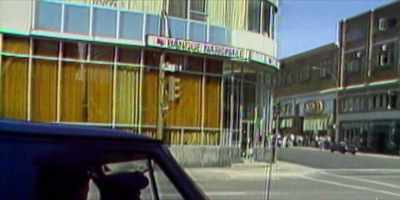 It's just another normal day in
the bank robbery capital - Kings of Coke