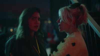 - It's like a big womb.
- No, I think we need to debrief, no? - I Hate Suzie