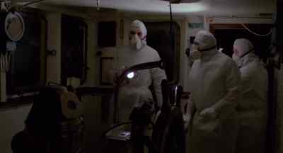 It's like a film set.
Do you remember The Ghost Ship? - Contamination