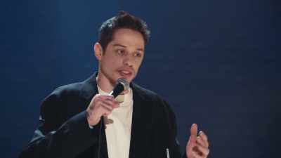 It's, like, a little circle thing.
I-It kinda... You know boxing? - Pete Davidson: Alive from New York