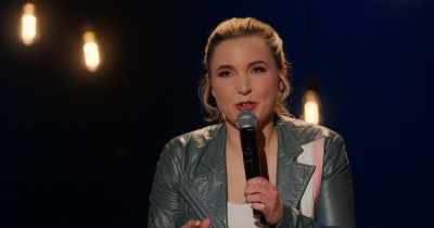It's like a podcast
except don't listen while you're driving. - Taylor Tomlinson: Look at You