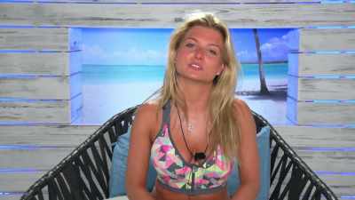 It's like a triangle.
I am in the triangle.
(GRUNTS) - Love Island