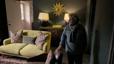 It's like, it's like an uptown, - Extraordinary Escapes with Sandi Toksvig