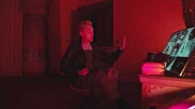 - It's like the energy,
it's covering every room. - Living for the Dead