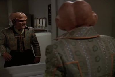 It's locked. - Star Trek: Deep Space Nine