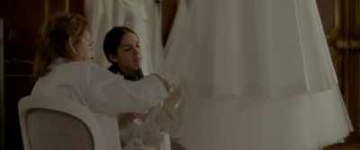 - It's lower than it should be.
- Hold on… - Haute Couture