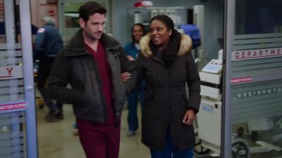 - It's Maggie.
- Look who's back. - Chicago Med
