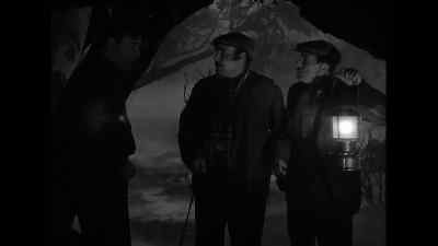- It's Master Larry.
- What are you doing here, sir? - The Wolf Man