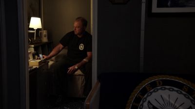 It's me, Lucas, your son. - The Last Ship