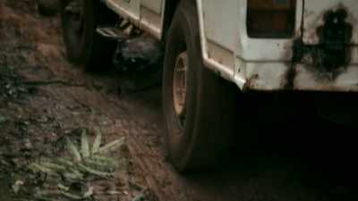 IT'S MONSOON SEASON HERE,
AND THERE'S SO MUCH MUD - Expedition Mungo