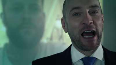 It's even more effective 'cause
Phil believes he's an implanted microchip - Derren Brown: Sacrifice
