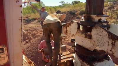 It's never been here.Never been.
It's all been here, right? - Outback Opal Hunters