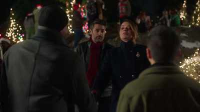 It's nice to meet you, Roberto,
This is Sam Calloway. - To All a Good Night