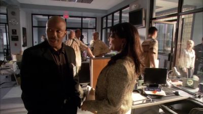 - It's nice to see you.
- Yeah, feels all warm and comfy. - Dexter