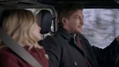 - It's nice that you have each other.
- Yeah. - Catering Christmas