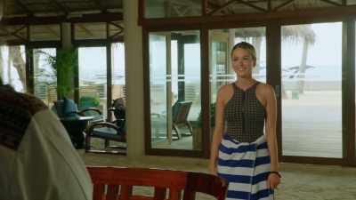 -It's my night to lead.
-Dancing? I don't know. - Love in the Maldives