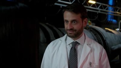 It's no good.
It won't move, sir. - Manifest