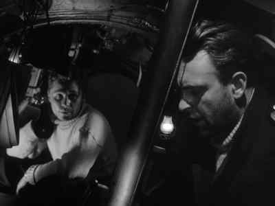 It's no good, skipper.
She won't dance, sir. - Above Us the Waves