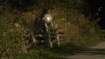 It's not confidence.
Look. - Murdoch Mysteries
