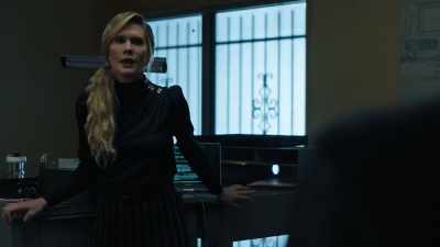 - It's not exactly a warm welcome.
- It wasn't meant to be. - Naomi