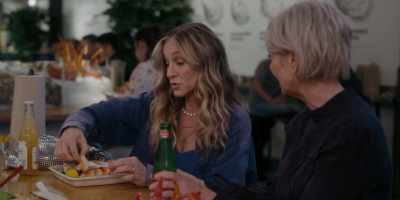 - It's not fair
to Che or to Steve.
- Or to you. - And Just Like That…