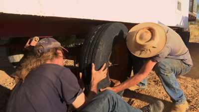 It's not gonna do it, eh?
I don't think so.No. - Outback Opal Hunters