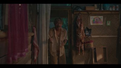 It's not human. It's a creature. - Mr. Midnight: Bacha na příšery