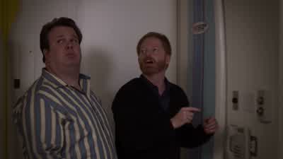 It's not opening. - Modern Family