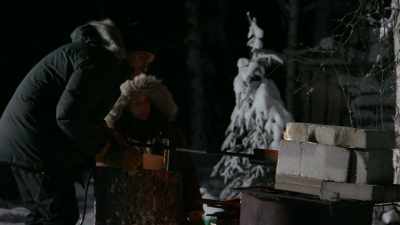 It's not quite tall enough,
we need a little shim. - Life Below Zero: Next Generation