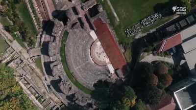Its odeon,
dedicated to the lyrical arts, - Roman Megastructures