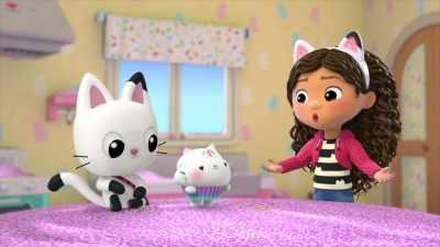 It's OK, Cakey.
We'll help you clean this up. - Gabby's Dollhouse