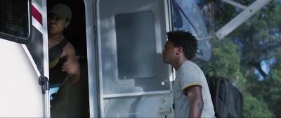 It's okay. Come on, babe. - War of the Worlds: Annihilation