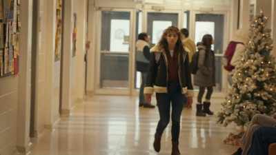 - It's okay. I... I've got it.
But thank you. - A Dance in the Snow