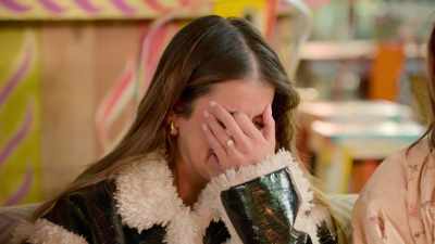 - It's okay. I know it's hard.
- Jenny, I'm sorry. - The Secret Lives of Mormon Wives