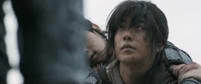 It's okay, I'll carry him back. - The Great Battle