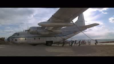 It's on the ground. - Con Air