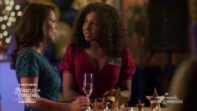 It's only been three
years since her last breakup - Aurora Teagarden Mysteries: Reunited and It Feels So Deadly