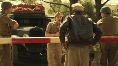 - It's only me, sir!
- Who in the hell are you? - Catch-22