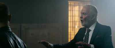 It's over, gentlemen.
Go home. Go home. - Man with No Past