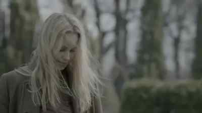 - It's piled on top.
- Someone's at Sandstrod's house. - The Bridge