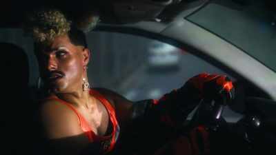 It's pronounced "Vanesa." - Fantasmas