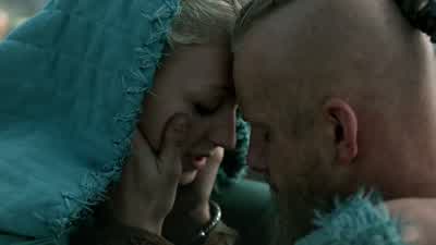 It's pulling to the left. - Vikings