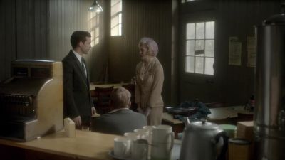 It's quaint.
It's like stepping back in time. - Call the Midwife