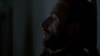 ♪ It's quiet again ♪ - The Walking Dead