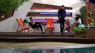 It's quite a long day
when you're dealing - Love Island