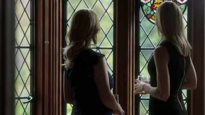 - It's quite a view, isn't it?
- Yeah. - Pretty Little Liars: The Perfectionists